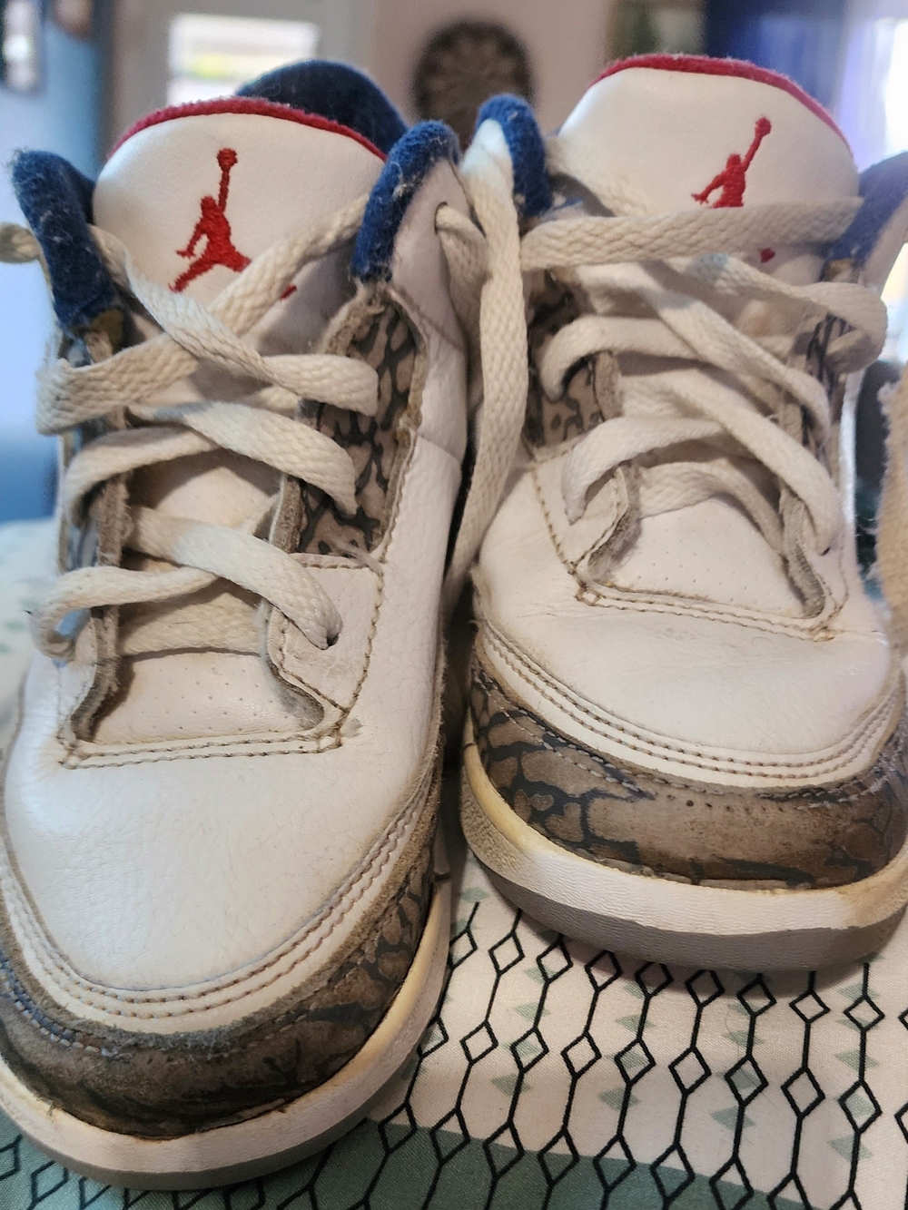 Jordan Kids White and Red Sneaker with Blue Trim Sz 10c